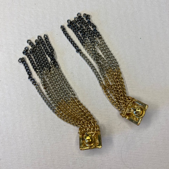 Dangling Earrings - Picture 3 of 4